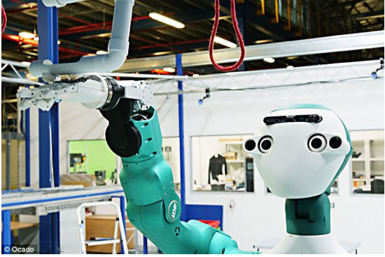 英最大在线超市推出仓储机器人 可给工人打下手