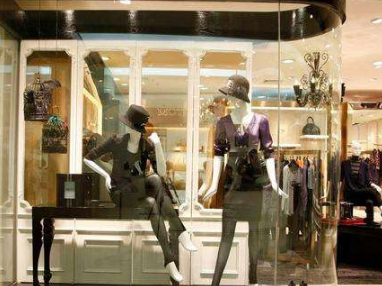 新零售展:如何让女装服装店橱窗设计更吸引顾客的眼球