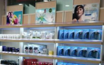 上海零售展：精品化妆品店货架如何摆放?